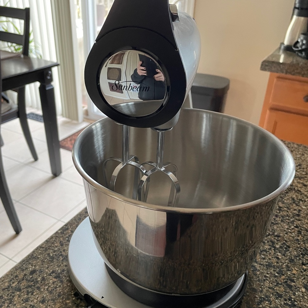 Sunbeam 12 Speed, 350 Watt MixMaster, brand new, no box